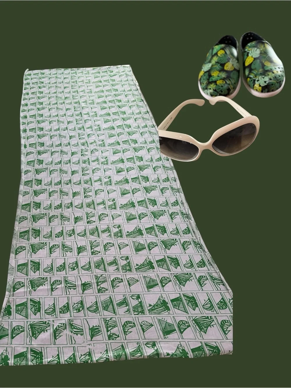 Source Unknown Green and White Patterned Scarf
